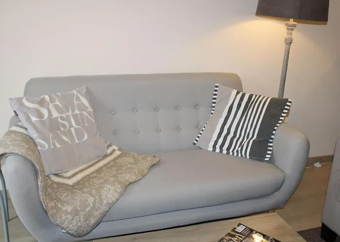 Nice Apartment With Terrace Near The Sea